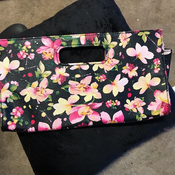 Clutch - Picture 2 of 2